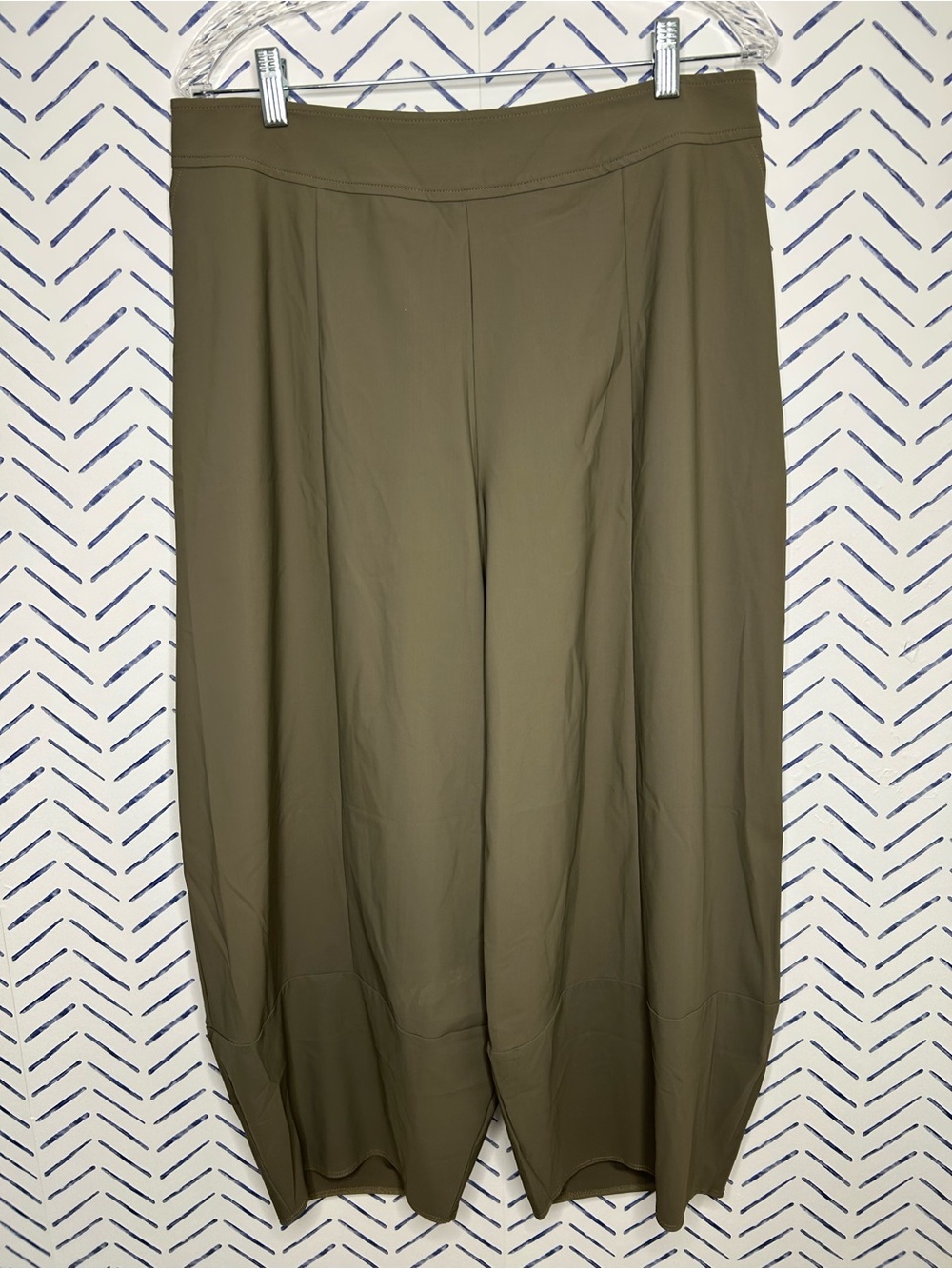 Jason City Athleisure two-piece set vest barrel pants Size large olive green